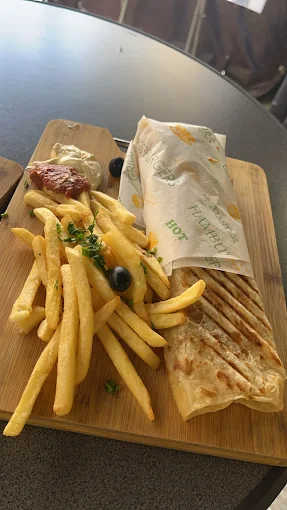 Sandwich grillé et frites maison